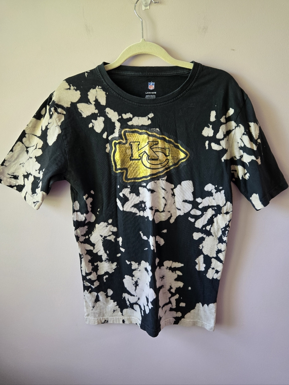 🏈 Kansas City Chiefs Bleach Splatter Graphic Tee